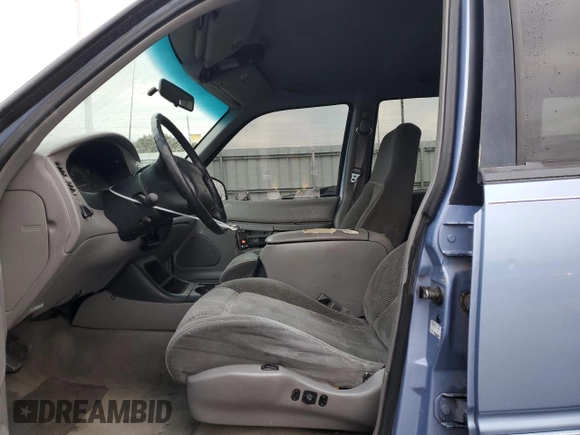 1997 Ford Explorer XLT with VIN 1FMDU35P8VZB98855, listed as a Copart auction lot 44594105 with 210,155 mi miles and Salvage title. Bid and sale history available at DreamBid. Image 7.