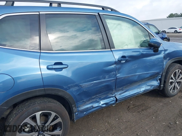 2024 Subaru Forester Limited with VIN JF2SKALCXRH416653, listed as a IAAI auction lot 40906376 with 8,911 mi miles. Bid and sale history available at carsss.com. Image 17.