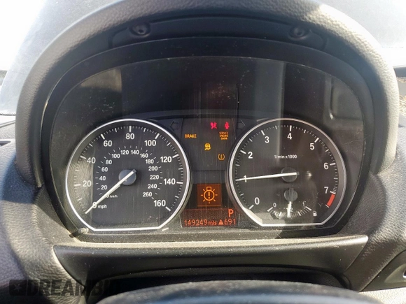2013 BMW 1 Series 128i with VIN WBAUL7C58DVM83879, listed as a Copart auction lot 61450995 with 149,249 mi miles and Clean title. Bid and sale history available at DreamBid. Image 9.
