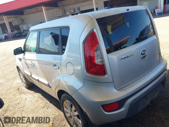 2013 Kia Soul ! with VIN KNDJT2A69D7535013, listed as a IAAI auction lot 41809958 with 168,786 mi miles. Bid and sale history available at carsss.com. Image 3.