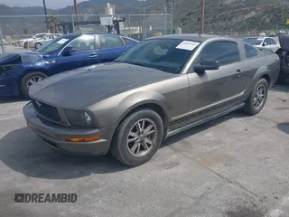 2005 Ford Mustang Deluxe with VIN 1ZVFT80N355185003, listed as a IAAI auction lot 42030961 with 219,973 mi miles. Bid and sale history available at carsss.com. Image 17.