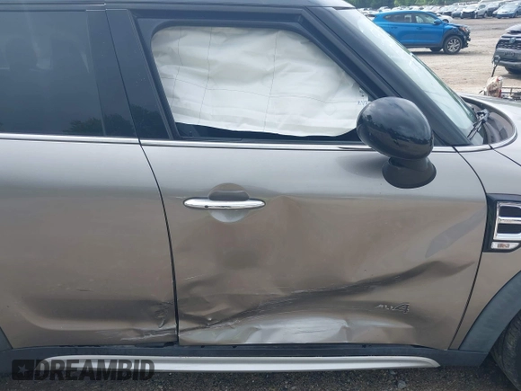 2018 MINI Countryman Cooper z VIN WMZYV5C39J3E02982, wystawiony jako IAAI lot #42384795 z przebiegiem 74 599 mil mil oraz . Historia ofert i sprzedaży dostępna na DreamBid. Obrazek 6.
