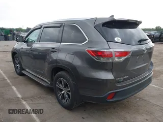 2016 Toyota Highlander XLE z VIN 5TDKKRFH7GS176099, wystawiony jako IAAI lot #42351219 z przebiegiem 104 986 mil mil oraz . Historia ofert i sprzedaży dostępna na DreamBid. Obrazek 14.