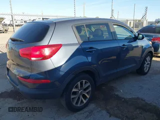 2016 Kia Sportage LX with VIN KNDPB3AC5G7868063, listed as a IAAI auction lot 42071089 with Not Provided miles. Bid and sale history available at carsss.com. Image 4.