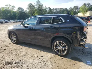 2022 BMW X2 sDrive28i z VIN WBXYH9C02N5U43355, wystawiony jako Copart lot #54235765 z przebiegiem 51 347 mil mil oraz Szkody całkowita. Historia ofert i sprzedaży dostępna na DreamBid. Obrazek 2.
