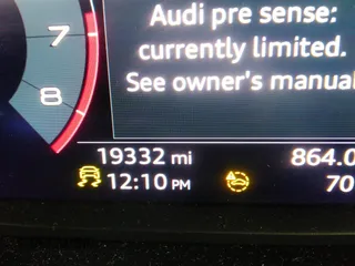 2022 Audi Q3 S line Premium Plus z VIN WA1EECF31N1045258, wystawiony jako IAAI lot #42299558 z przebiegiem 19 332 mil mil oraz . Historia ofert i sprzedaży dostępna na DreamBid. Obrazek 15.