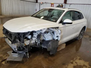 2023 Audi Q5 Premium z VIN WA1ABAFY6P2133128, wystawiony jako Copart lot #53876045 z przebiegiem Nie podano mil oraz Szkoda całkowita • Salvage title. Historia ofert i sprzedaży dostępna na DreamBid. Obrazek 1.