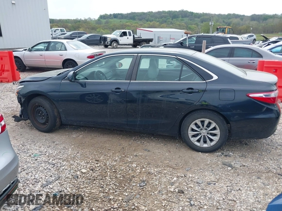 2015 Toyota Camry XLE with VIN 4T4BF1FK2FR461922, listed as a IAAI auction lot 41995064 with 195,943 mi miles. Bid and sale history available at carsss.com. Image 15.