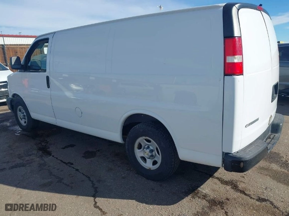 2008 Chevrolet Express Cargo Van with VIN 1GCFG15X781193027, listed as a IAAI auction lot 41403123 with 32,841 mi miles. Bid and sale history available at carsss.com. Image 3.