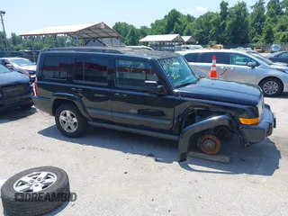 2008 Jeep Commander Sport z VIN 1J8HG48K08C132383, wystawiony jako IAAI lot #42600242 z przebiegiem 167 206 mil mil oraz . Historia ofert i sprzedaży dostępna na DreamBid. Obrazek 14.