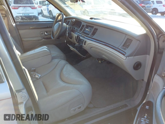 1997 Lincoln Town Car Cartier with VIN 1LNLM83W9VY661126, listed as a IAAI auction lot 41456847 with 160,710 mi miles and . Bid and sale history available at DreamBid. Image 5.