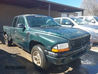 2000 Dodge Dakota with VIN 1B7GL22X1YS600067, listed as a IAAI auction lot 41671267 with 201,664 mi miles. Bid and sale history available at carsss.com. Image 1.