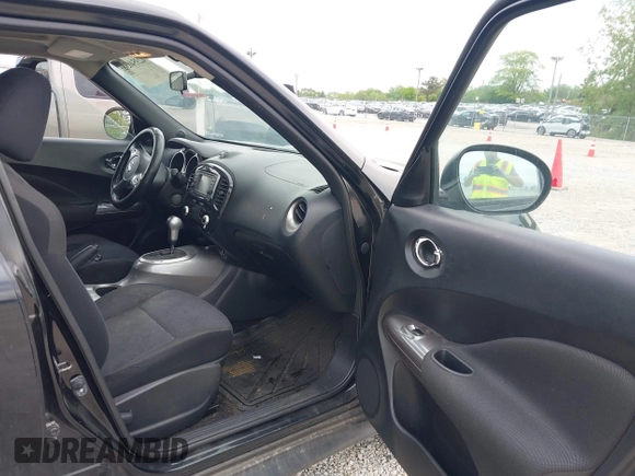 2012 Nissan Juke SL z VIN JN8AF5MVXCT128078, wystawiony jako IAAI lot #42354638 z przebiegiem 105 851 mil mil oraz . Historia ofert i sprzedaży dostępna na DreamBid. Obrazek 5.