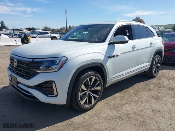 2024 Volkswagen Atlas Cross Sport 2.0T SEL Premium R-Line with VIN 1V2FE2CA0RC219868, listed as a IAAI auction lot 41477368 with 5,513 mi miles. Bid and sale history available at carsss.com. Image 2.