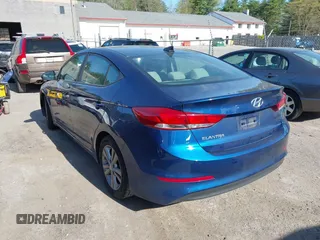 2017 Hyundai Elantra SE z VIN 5NPD84LF3HH041576, wystawiony jako IAAI lot #42139968 z przebiegiem 146 464 mil mil oraz . Historia ofert i sprzedaży dostępna na DreamBid. Obrazek 3.