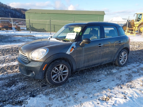 2013 MINI Cooper Countryman with VIN WMWZB3C58DWM31146, listed as a IAAI auction lot 41423661 with 97,505 mi miles. Bid and sale history available at carsss.com. Image 2.