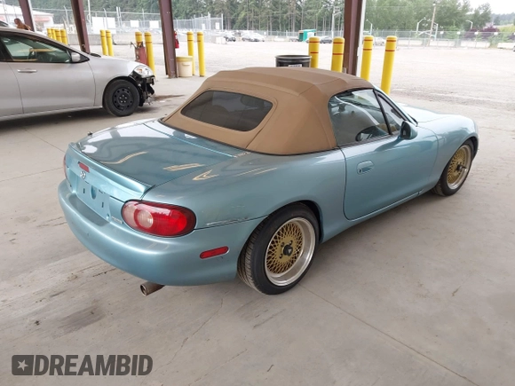 2001 Mazda MX-5 Miata z VIN JM1NB353510200779, wystawiony jako IAAI lot #42479005 z przebiegiem 157 269 mil mil oraz . Historia ofert i sprzedaży dostępna na DreamBid. Obrazek 4.