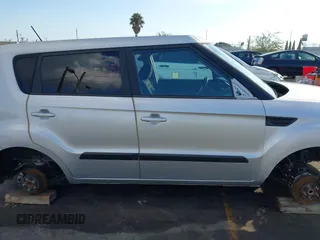 2013 Kia Soul + z VIN KNDJT2A66D7754382, wystawiony jako IAAI lot #41431092 z przebiegiem Nie podano mil oraz . Historia ofert i sprzedaży dostępna na DreamBid. Obrazek 13.