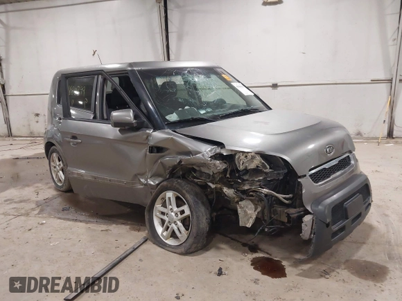 2011 Kia Soul + with VIN KNDJT2A23B7317367, listed as a IAAI auction lot 41880399 with 186,736 mi miles. Bid and sale history available at carsss.com. Image 1.