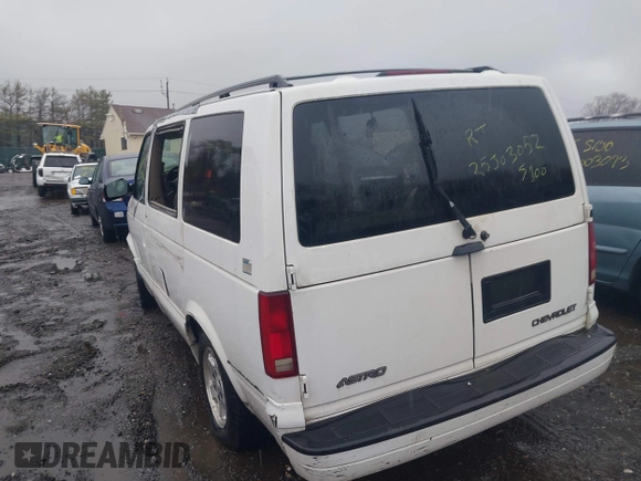 2005 Chevrolet Astro with VIN 1GNDM19X15B103412, listed as a IAAI auction lot 41872034 with Not Provided miles. Bid and sale history available at carsss.com. Image 3.