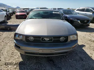2007 Ford Mustang Deluxe z VIN 1ZVFT80NX75222261, wystawiony jako Copart lot #56236045 z przebiegiem 113 714 mil mil oraz Szkoda całkowita • Salvage title. Historia ofert i sprzedaży dostępna na DreamBid. Obrazek 5.