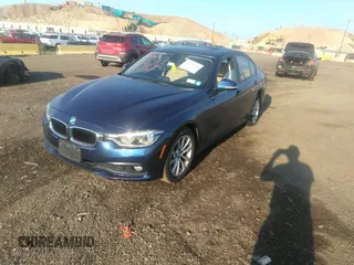 2018 BMW 3 Series 320i xDrive z VIN WBA8A3C53JA488409, wystawiony jako IAAI lot #39667324 z przebiegiem 72 949 mil mil oraz . Historia ofert i sprzedaży dostępna na DreamBid. Obrazek 17.