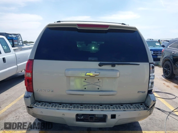 2008 Chevrolet Tahoe 1LT z VIN 1GNFC13008R125999, wystawiony jako IAAI lot #42315423 z przebiegiem 208 200 mil mil oraz . Historia ofert i sprzedaży dostępna na DreamBid. Obrazek 17.