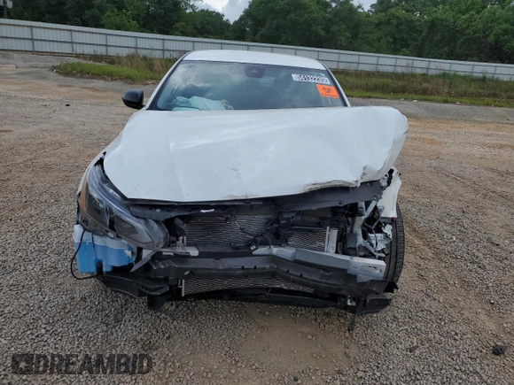 2025 Nissan Altima SV z VIN 1N4BL4DV1SN300042, wystawiony jako Copart lot #54132235 z przebiegiem 21 988 mil mil oraz Szkoda całkowita • Salvage title. Historia ofert i sprzedaży dostępna na DreamBid. Obrazek 5.