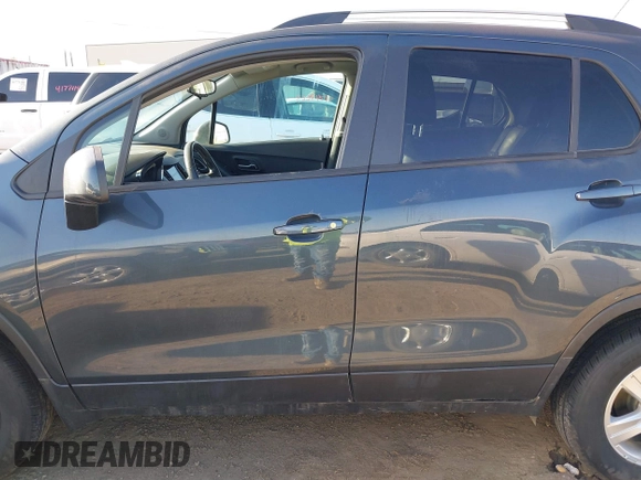 2021 Chevrolet Trax LT with VIN KL7CJPSB9MB324735, listed as a IAAI auction lot 41749138 with 119,106 mi miles. Bid and sale history available at carsss.com. Image 15.