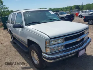 1996 Chevrolet Tahoe z VIN 1GNEK13R4TJ340094, wystawiony jako IAAI lot #42044326 z przebiegiem 178 418 mil mil oraz . Historia ofert i sprzedaży dostępna na DreamBid. Obrazek 1.