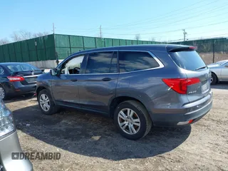 2016 Honda Pilot LX with VIN 5FNYF6H14GB082537, listed as a IAAI auction lot 41864525 with 137,097 mi miles. Bid and sale history available at carsss.com. Image 15.