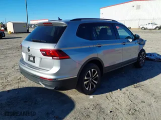 2022 Volkswagen Tiguan S with VIN 3VV1B7AX4NM109232, listed as a IAAI auction lot 41719121 with 35,485 mi miles. Bid and sale history available at carsss.com. Image 4.