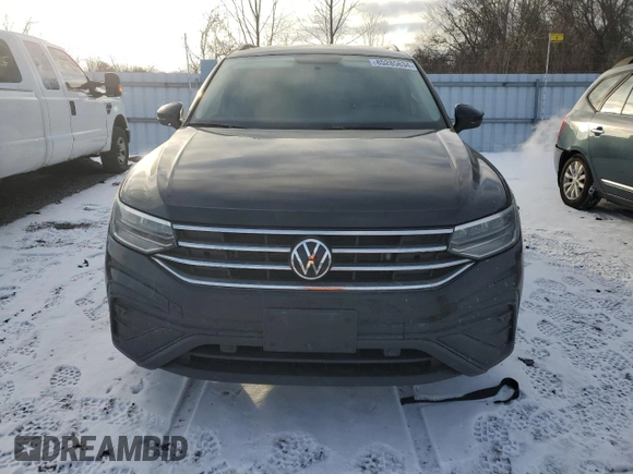 2022 Volkswagen Tiguan S z VIN 3VV0B7AX7NM133231, wystawiony jako Copart lot #85285634 z przebiegiem 92 138 mil mil oraz Czysty tytuł • Clean title. Historia ofert i sprzedaży dostępna na DreamBid. Obrazek 5.
