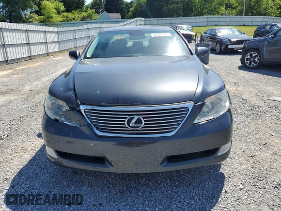 2008 Lexus LS 460 z VIN JTHBL46F285081275, wystawiony jako Copart lot #54389465 z przebiegiem 139 819 mil mil oraz Szkoda całkowita • Salvage title. Historia ofert i sprzedaży dostępna na DreamBid. Obrazek 5.