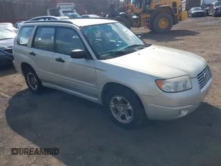 2006 Subaru Forester 2.5 X with VIN JF1SG63646H703558, listed as a IAAI auction lot 42008479 with 190,235 mi miles. Bid and sale history available at carsss.com. Image 1.