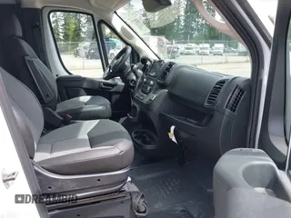 2025 Ram ProMaster Cargo Tradesman with VIN 3C6LRVDG5SE519375, listed as a IAAI auction lot 42217734 with 3,940 mi miles and . Bid and sale history available at DreamBid. Image 5.