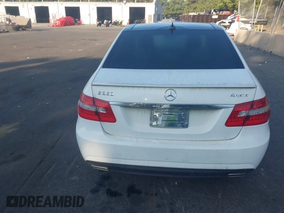 2013 Mercedes-Benz E-Class E 350 Luxury with VIN WDDHF8JB3DA767833, listed as a IAAI auction lot 40347863 with 90,981 mi miles. Bid and sale history available at carsss.com. Image 16.