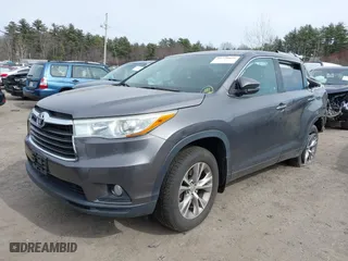 2015 Toyota Highlander LE with VIN 5TDBKRFH4FS180612, listed as a IAAI auction lot 41728026 with 87,764 mi miles. Bid and sale history available at carsss.com. Image 2.