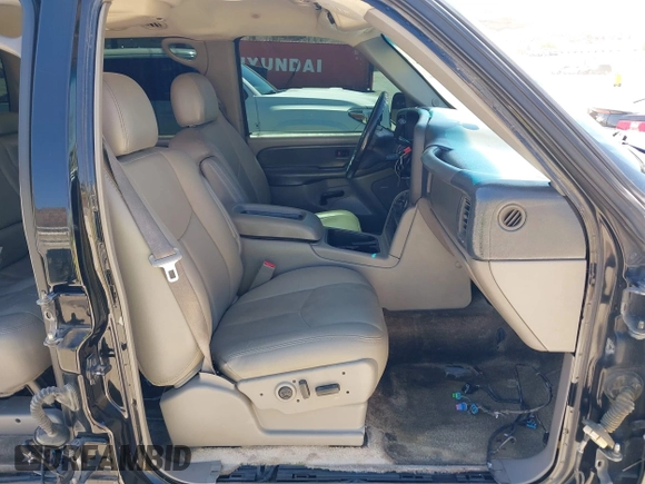 2003 Chevrolet Suburban LS with VIN 3GNEC16T73G286263, listed as a IAAI auction lot 42620918 with Not provided miles and . Bid and sale history available at DreamBid. Image 5.