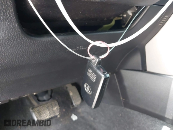 2018 Toyota RAV4 XLE z VIN 2T3RFREV6JW818232, wystawiony jako IAAI lot #42438512 z przebiegiem 97 882 mil mil oraz . Historia ofert i sprzedaży dostępna na DreamBid. Obrazek 11.