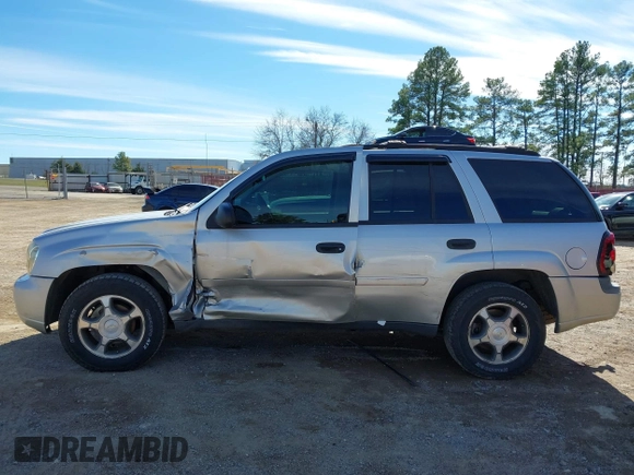 2008 Chevrolet TrailBlazer LT w/3LT with VIN 1GNDT13SX82248033, listed as a IAAI auction lot 41311086 with 202,377 mi miles. Bid and sale history available at carsss.com. Image 6.
