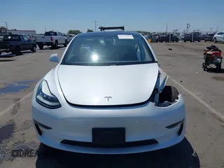 2020 Tesla Model 3 Standard Range Plus z VIN 5YJ3E1EA6LF659311, wystawiony jako IAAI lot #42363341 z przebiegiem 96 378 mil mil oraz . Historia ofert i sprzedaży dostępna na DreamBid. Obrazek 13.