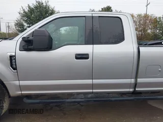 2021 Ford Super Duty F-250 SRW XL with VIN 1FT7X2B63MED59598, listed as a IAAI auction lot 40995097 with 61,047 mi miles. Bid and sale history available at carsss.com. Image 15.