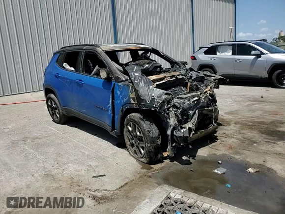 2018 Jeep Compass Trailhawk z VIN 3C4NJDDB2JT198882, wystawiony jako Copart lot #63334315 z przebiegiem Nie podano mil oraz Nie do naprawy • Non repairable. Historia ofert i sprzedaży dostępna na DreamBid. Obrazek 14.
