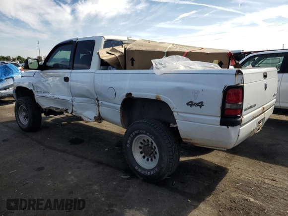 1998 Dodge Ram 2500 with VIN 3B7KF22Z3WG105585, listed as a Copart auction lot 68866854 with 181,466 mi miles and Salvage Title. Bid and sale history available at carsss.com. Image 2.