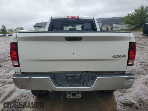 2018 Ram 2500 Tradesman z VIN 3C6UR5CL4JG368230, wystawiony jako Copart lot #56683775 z przebiegiem 185 542 mil mil oraz Czysty tytuł • Clean title. Historia ofert i sprzedaży dostępna na DreamBid. Obrazek 6.