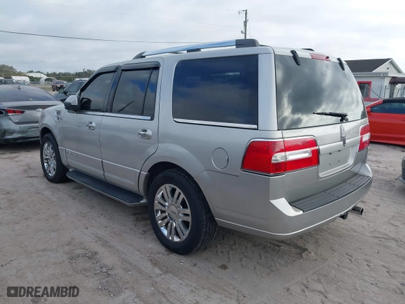 2007 Lincoln Navigator with VIN 5LMFU28557LJ21232, listed as a IAAI auction lot 41521036 with 124,374 mi miles. Bid and sale history available at carsss.com. Image 3.