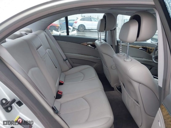 2007 Mercedes-Benz E-Class 3.5L with VIN WDBUF56X47B130801, listed as a IAAI auction lot 41809000 with 164,270 mi miles. Bid and sale history available at carsss.com. Image 8.