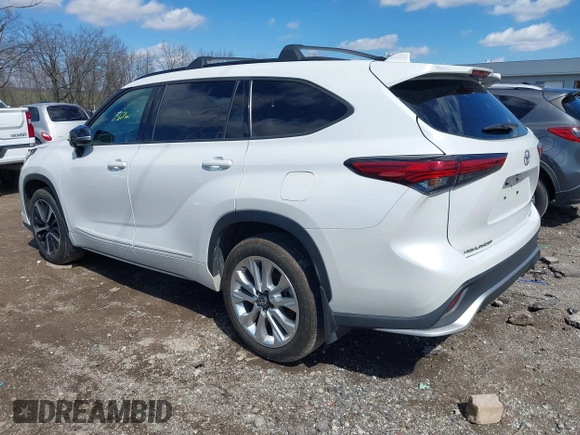 2022 Toyota Highlander XSE with VIN 5TDLZRBH0NS235559, listed as a IAAI auction lot 41684126 with 23,671 mi miles and . Bid and sale history available at DreamBid. Image 3.