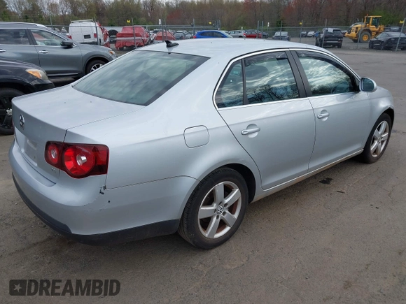 2009 Volkswagen Jetta Sedan SE with VIN 3VWRZ71K09M122435, listed as a IAAI auction lot 42119949 with 158,207 mi miles. Bid and sale history available at carsss.com. Image 4.